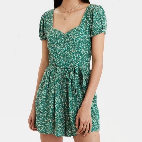 American Eagle Outfitters Pants - American Eagle Green Floral Romper Sz L